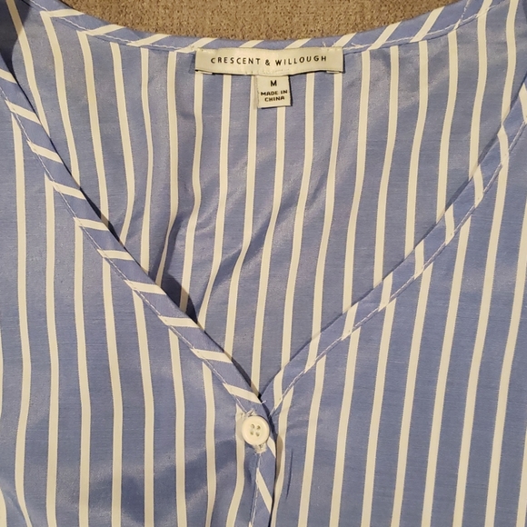 5 for $40💕$10 Casual Striped Crop Top - Picture 2 of 5